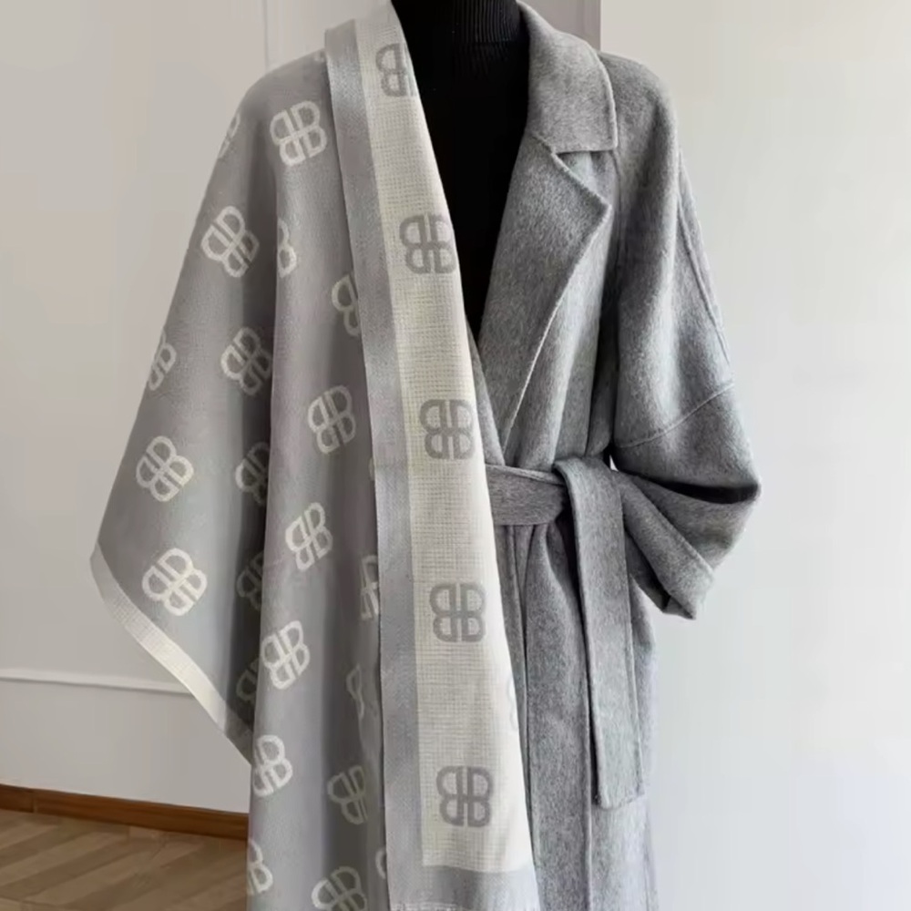 Brand new Elegant Gray Patterned Scarf